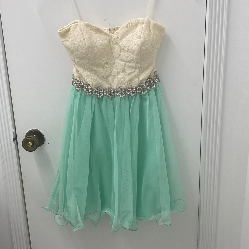 Size 3 short prom dress